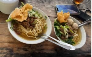 Read more about the article How to Eat Like a Local in Ubud Without Spending More than $5