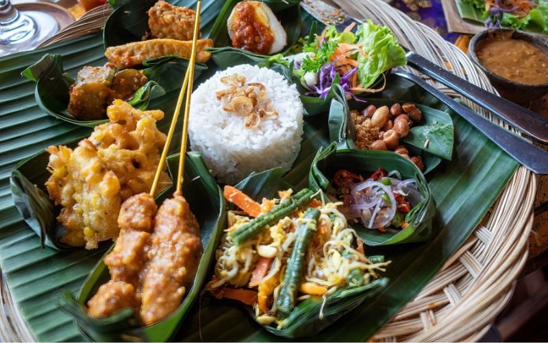 Read more about the article Eat Like a Local: Authentic Balinese Dishes You Must Try