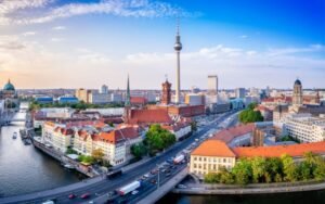 Read more about the article Berlin on a Budget: Stunning Free Architecture & Iconic Squares