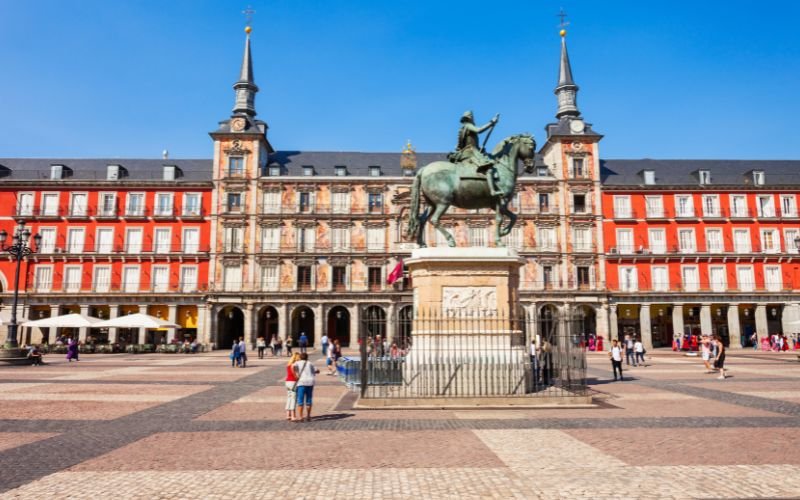 Read more about the article Your First Time in Madrid: The Ultimate Guide to Where to Stay