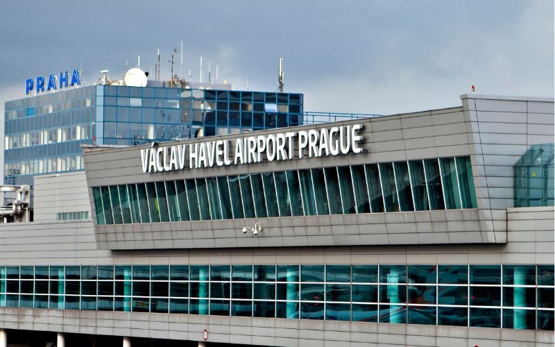 You are currently viewing How to get from Prague airport to the City Centre