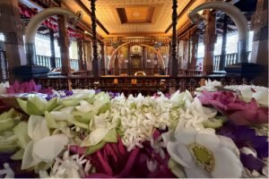 Read more about the article Visiting The Temple Of The Tooth In Kandy: A Practical Guide